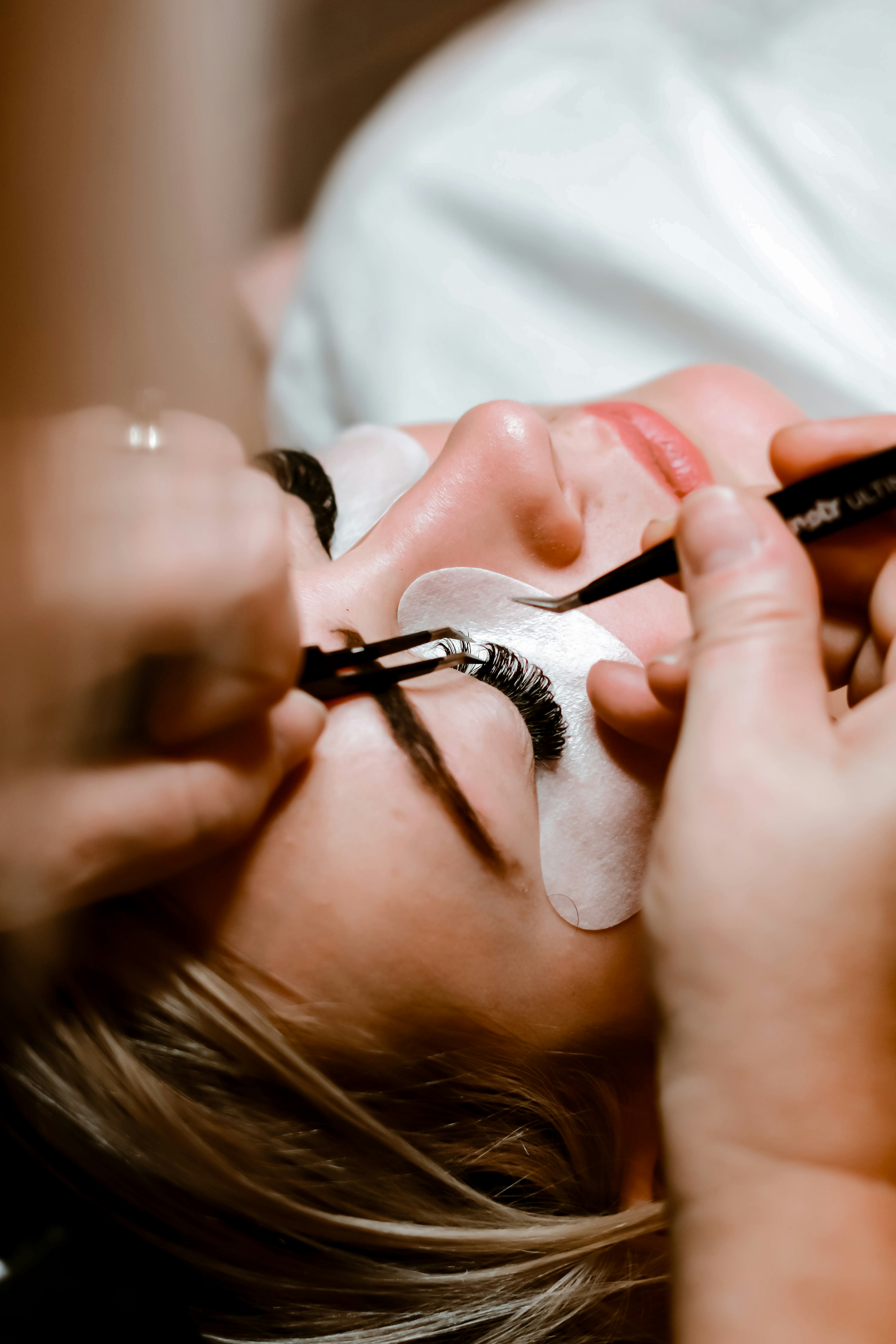 Aplicacion profesional de extensiones de pestanas